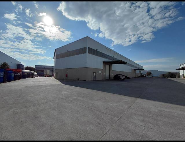 927M² WAREHOUSE TO LET IN POMONA